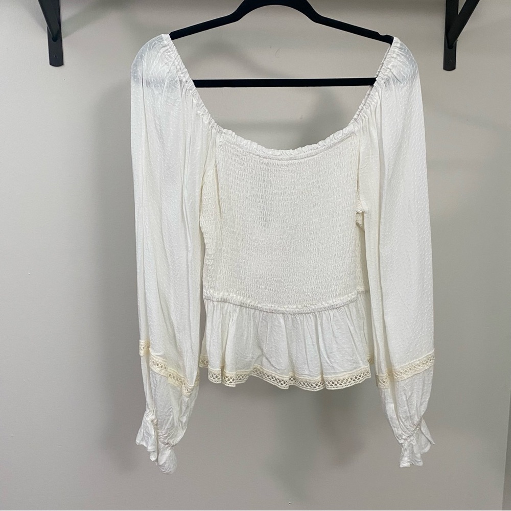 ⭐️ 2/$40 ⭐️ White Smocked Long Sleeve Peplum Top